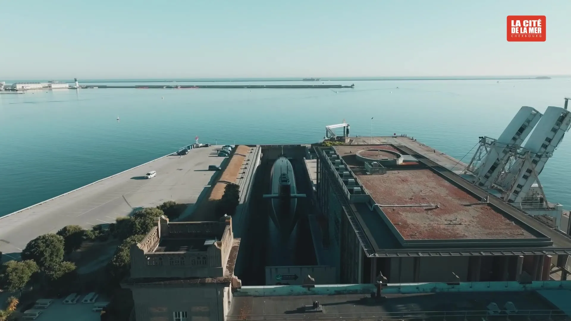 Extrait de la vidéo sur Le Redoutable, vue aérienne du port